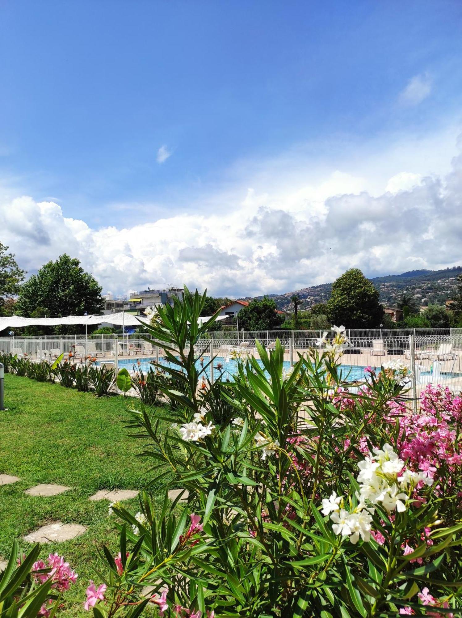Studio 2 - Les Suites De Robinson - Residence Avec Piscine En Bord De Siagne, A Мандельё-ла-Напуль Экстерьер фото